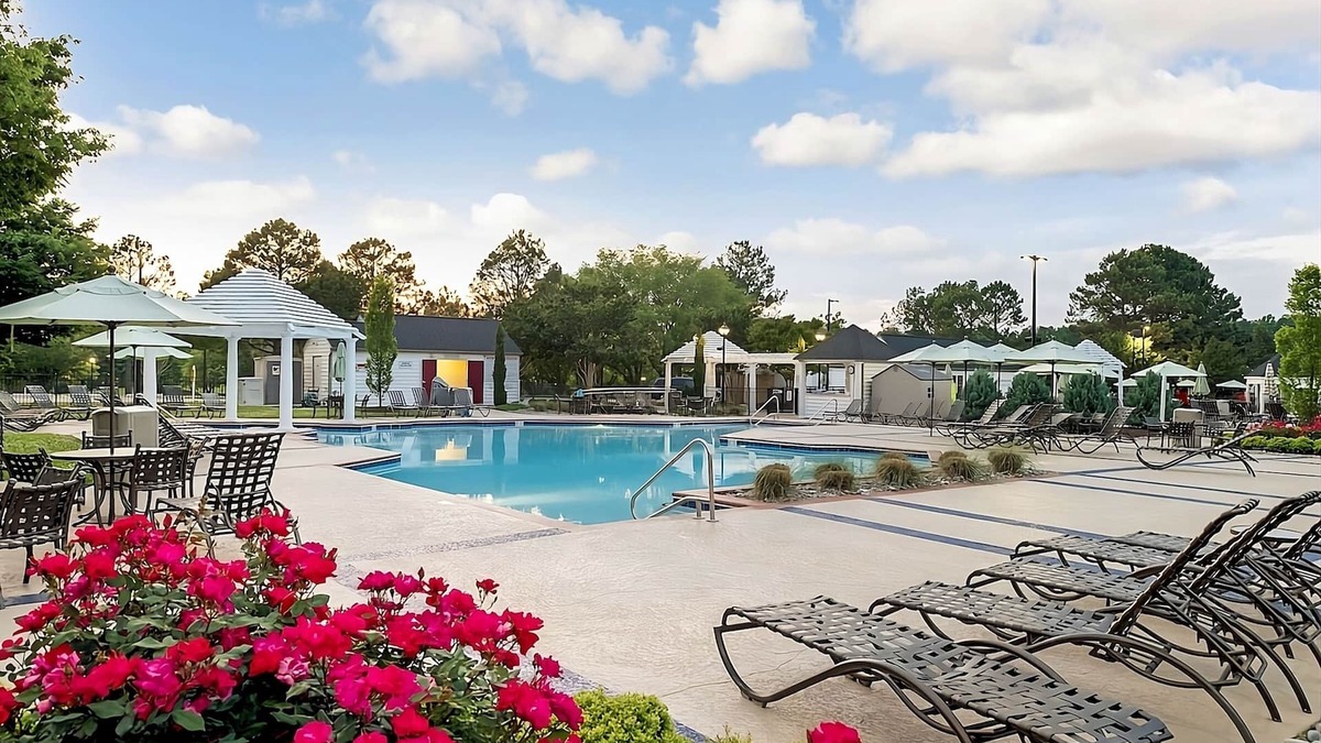 Berkeley Hotel | Fun Starts Here! Onsite Swimming Pools, Tennis Courts, Free Parking!