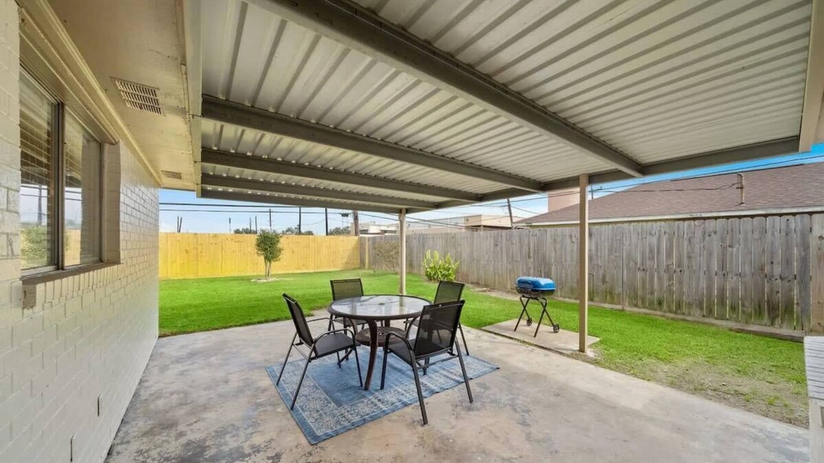 Pasadena House | Fun Stay with Game Room & Covered Outdoor Space