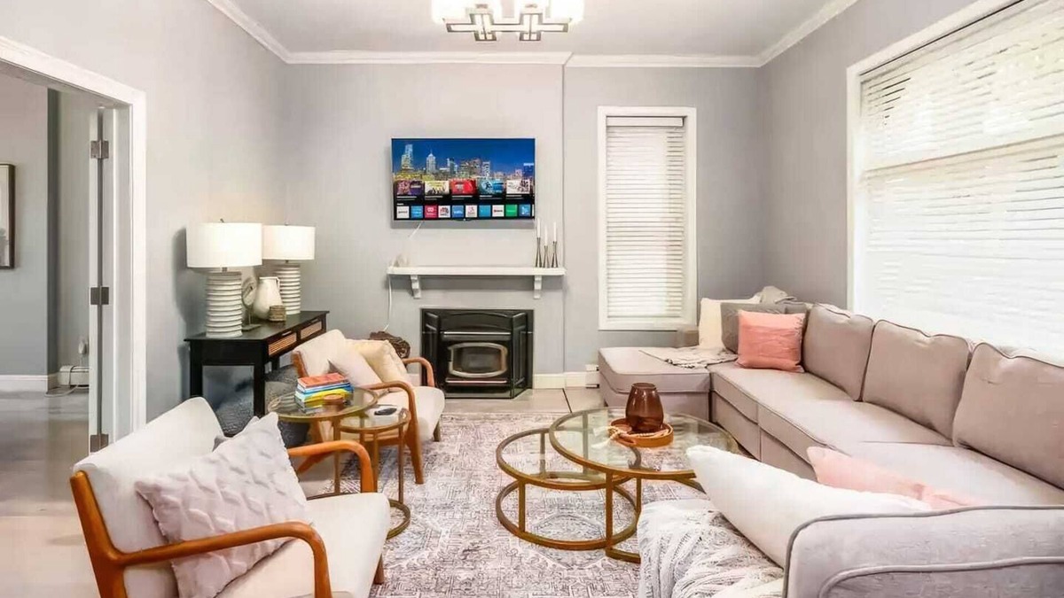 Weinland Park House | Fun upscale oasis w/hot tub near OSU & Short North