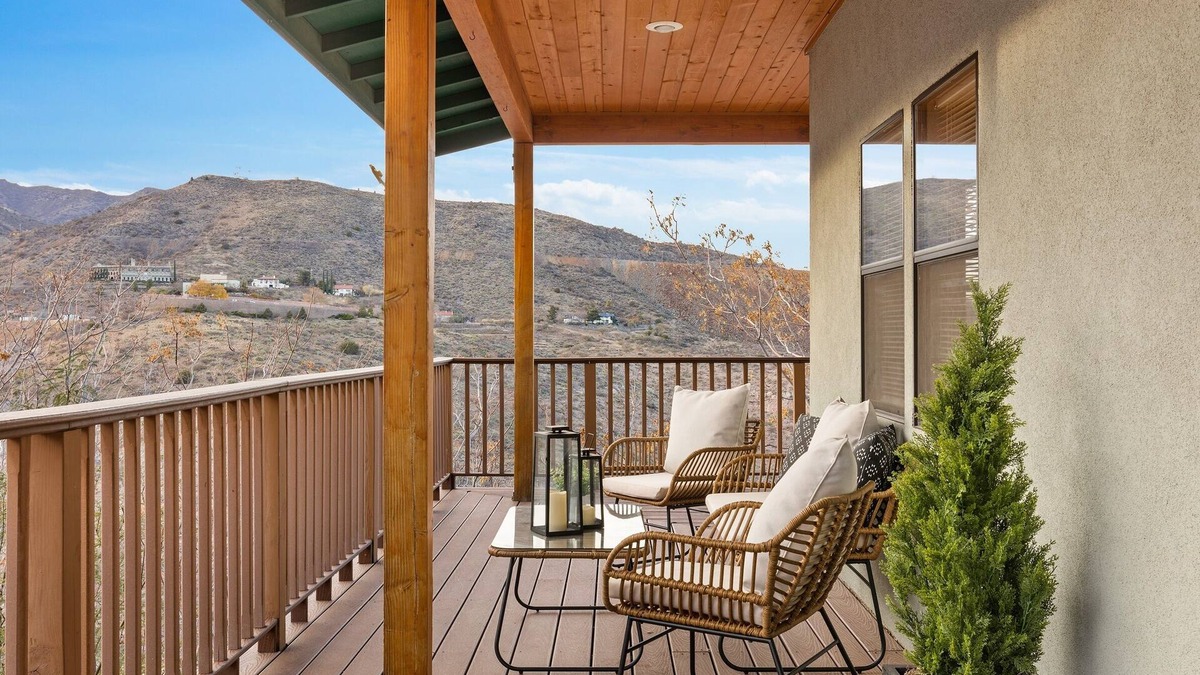 Jerome Apartment | Fun Views, Full Kitchen, Near Shopping& Dining