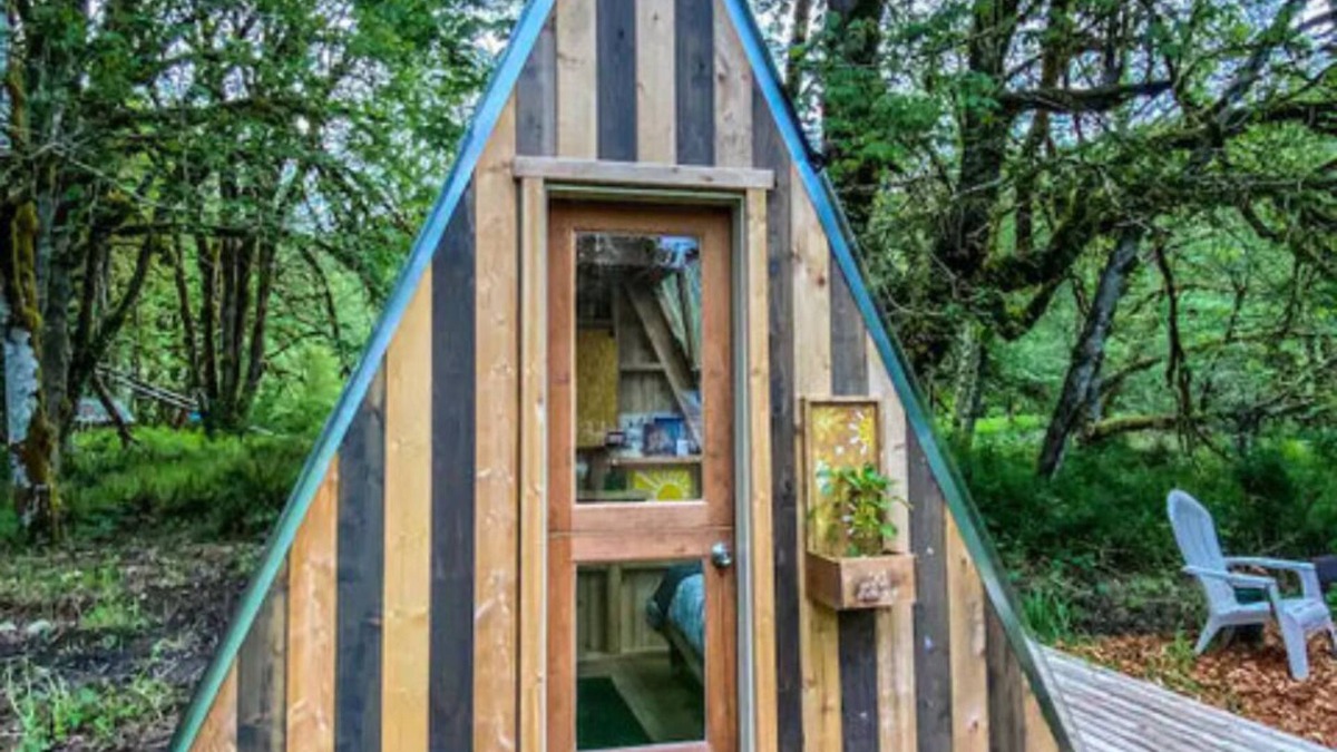 Sherwood - Tualatin North Cabin | Fun Waterfront A Frame ~ Unique Northwest Vacation Rentals