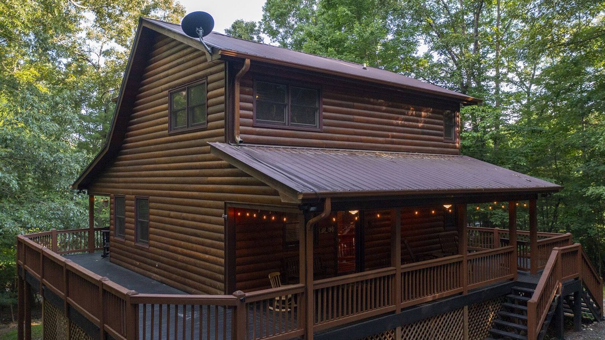 Cherry Log Cabin | Fun Woodsy Cabin! Hot Tub, Game Room, Fire Pit! In the Aska Adventure Area