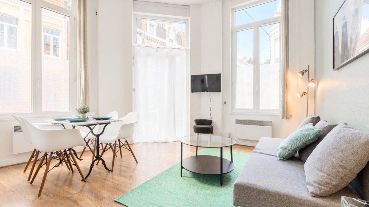 Saint-Maurice Pellevoisin Apartment | Functional flat close to the station