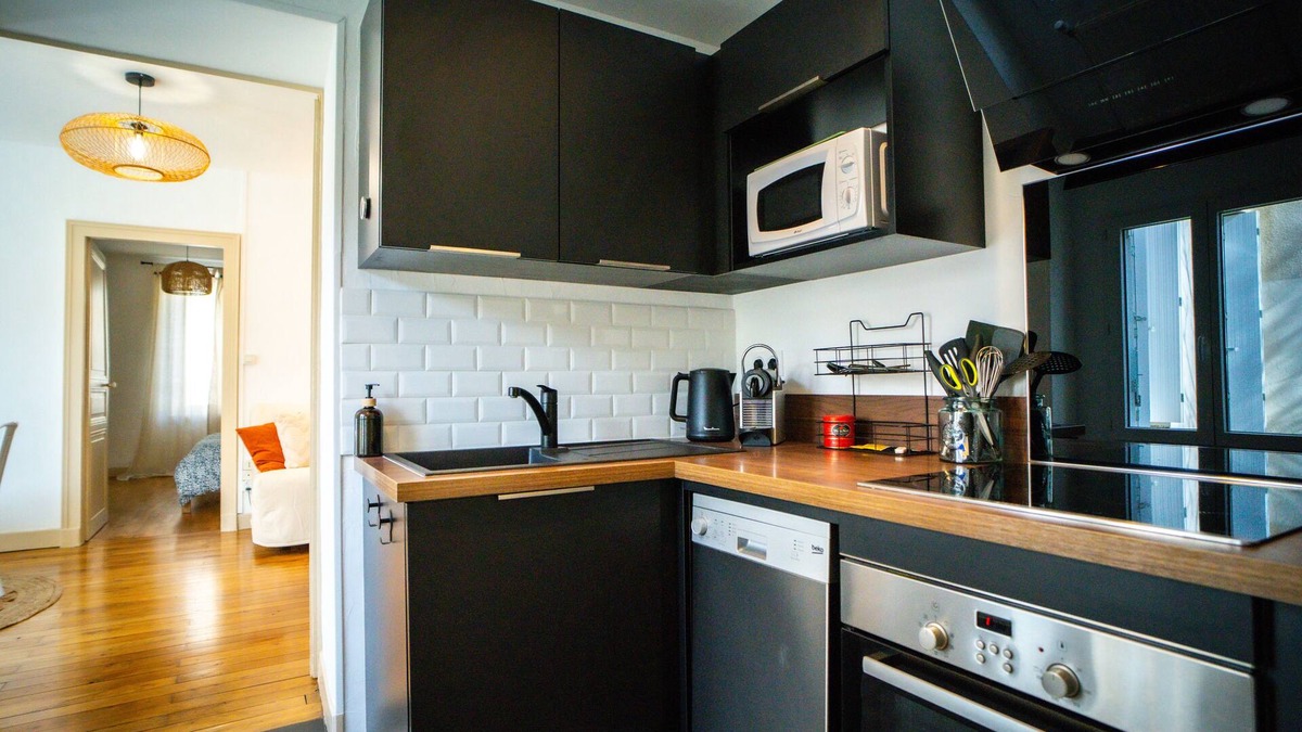 Chateauroux House | Functional house terrace and parking near trains and center