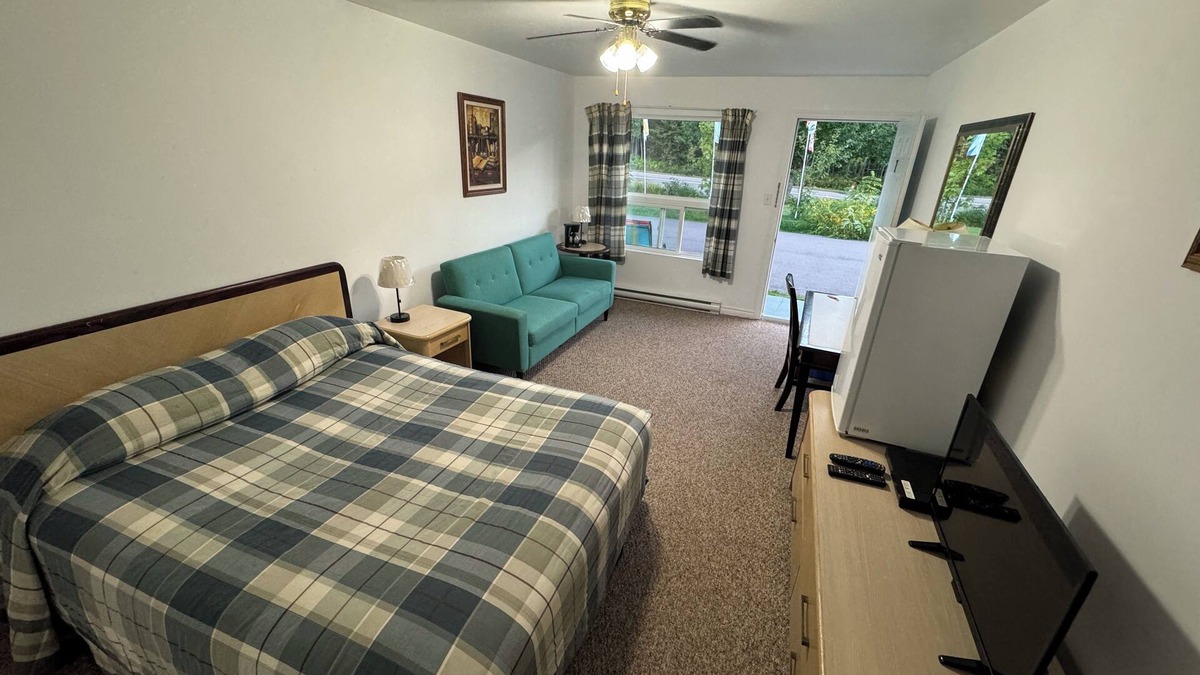 Edgetts Landing Hotel | Fundy Rocks Resort Motel Room Close to Famous Hopewell Rocks,