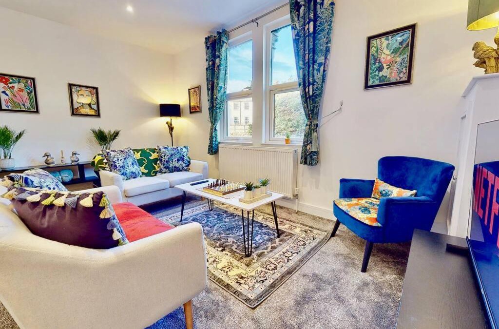 Rochester East Ward Apartment | Funky 2 Bed (split level) Apartment in the Heart of Historic Rochester