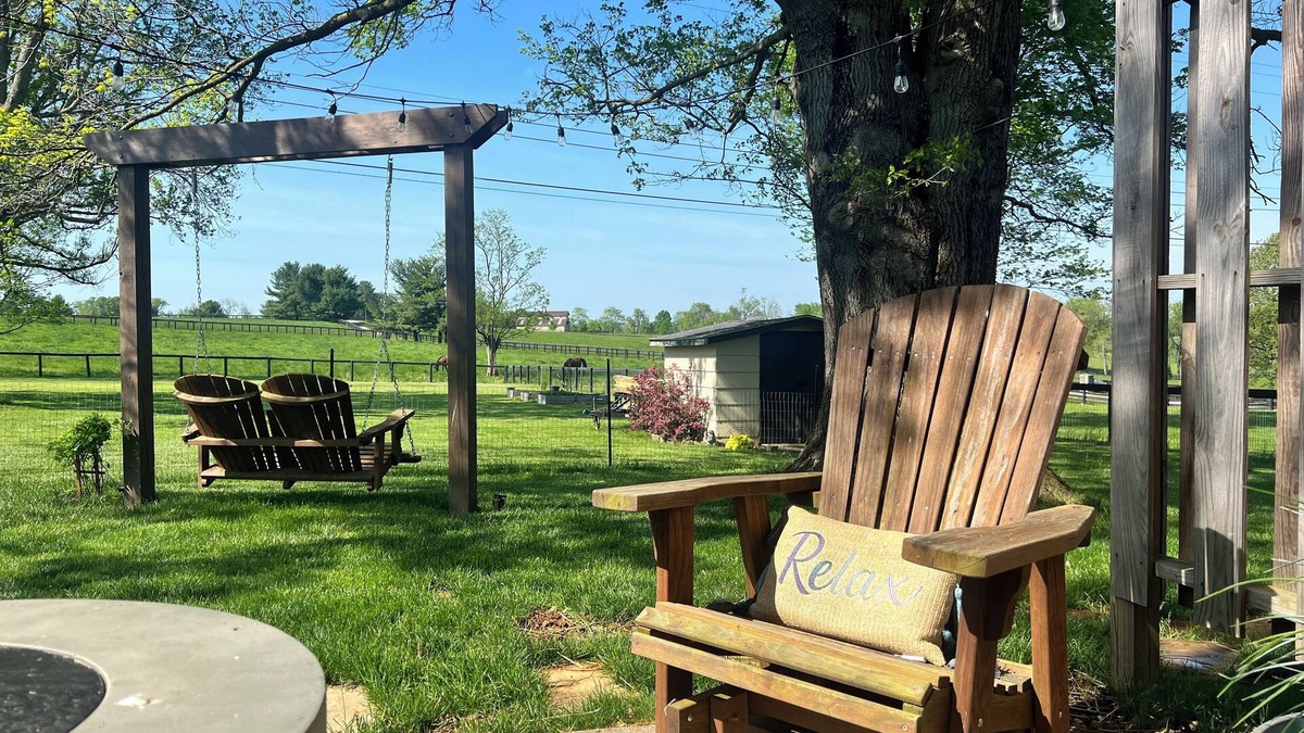 Lexington House | Funky 60’s vib guest suite in Lexington’s horse country