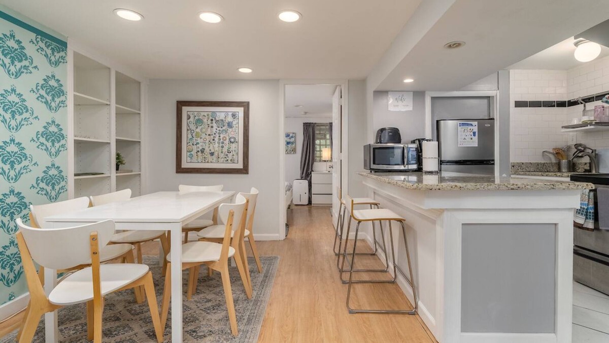 Dupont Circle Apartment | Funky and Cool 1 Bedroom in Adams Morgan