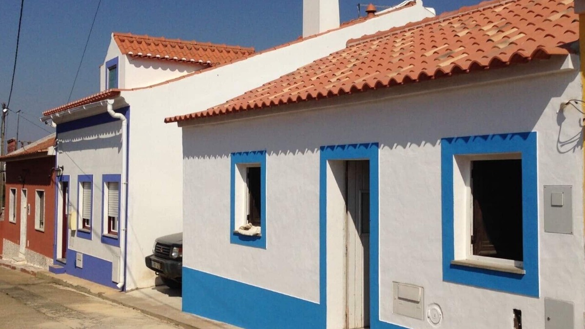 Cercal House | Funky cottage for 2, patio, garden, mountainview. Coast 14 km. Rota Vicentina.