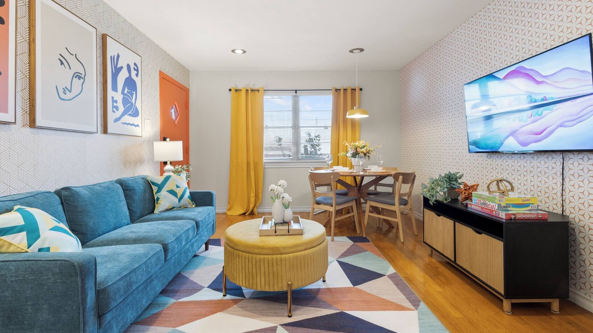 Northeast Dallas House | Funky Fiesta Flat-All King Beds-Mins to DT Dallas