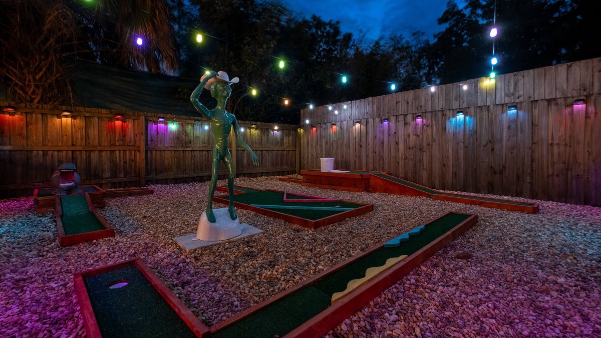 Gainesville House | Funky MINI GOLF Home filled with Amenities
