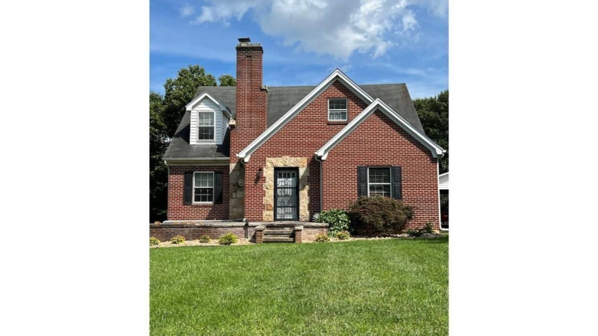 Floyd House | Funky on Main