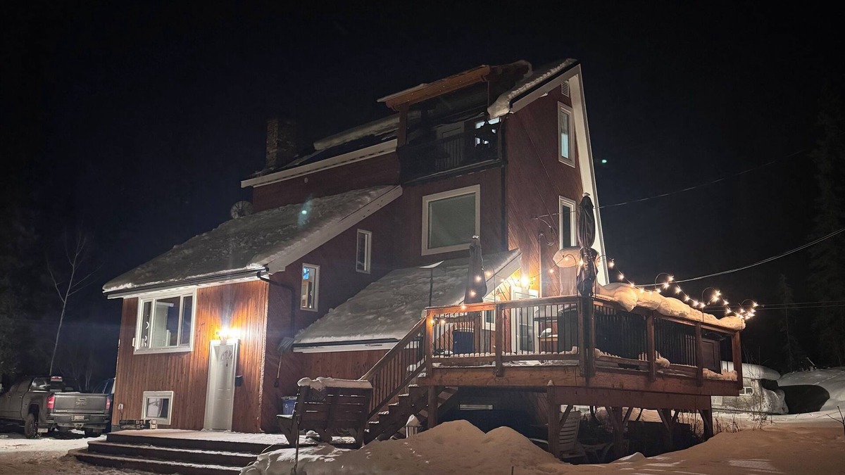 Whitehorse House | Funky style house with the outdoors at your feet, yet within city limits!