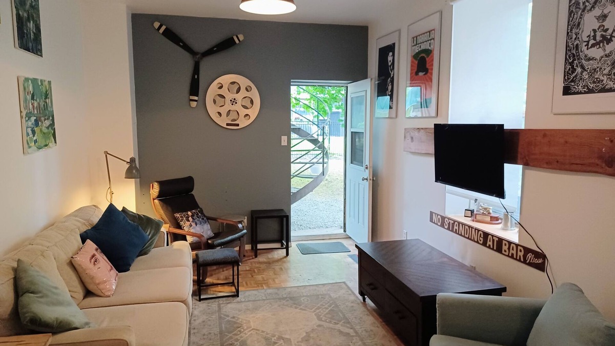 Pointe-Saint-Charles Apartment | Funky unique downtown Montreal 2-bedroom (Old Port, Griffintown)