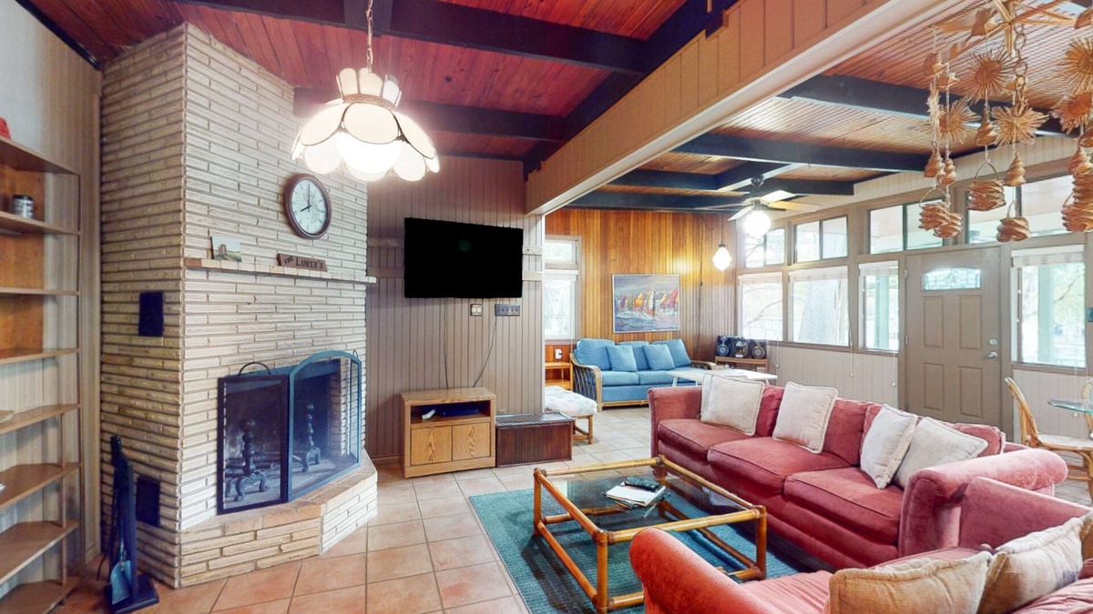 McQueeney House | Funshine | Riverfront house in Mc Queeney with guest house, river views, grill
