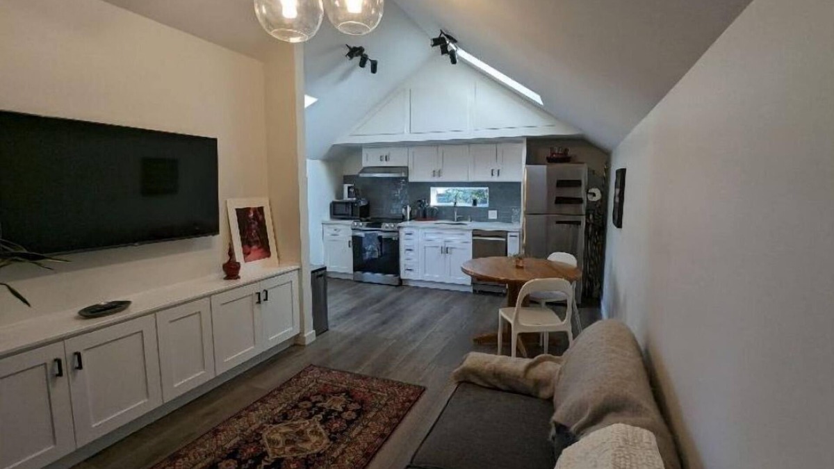 Seattle House | Furnished 1B/1B - Fresh, bright new home near Seattle Children's