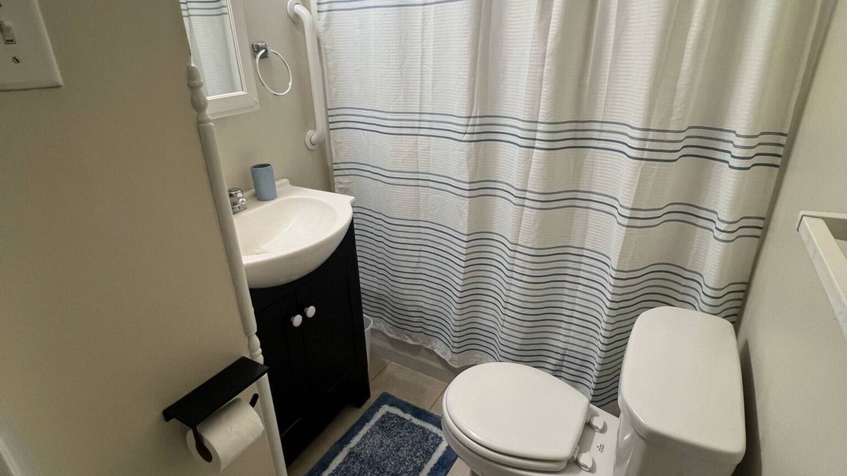 Verona Apartment | Furnished 2 bedroom 1 bathroom bottom floor unit in Verona