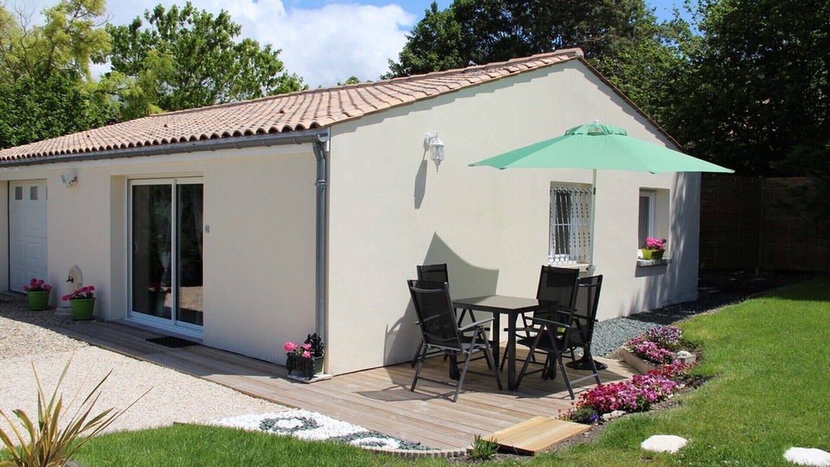 Semussac House | Furnished 3 * - 2 PERS - ANY COMFORT - Heated POOL - WIFI - NEAR THE ROYAN SEA