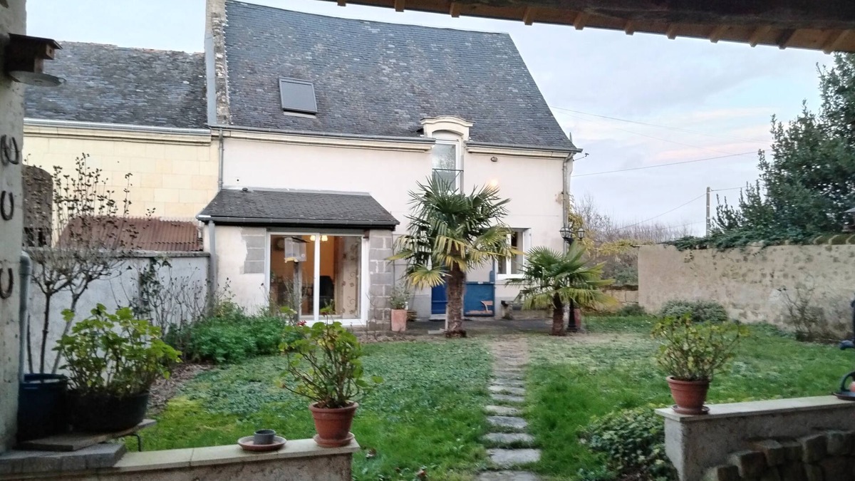 Savigny-en-Veron House | Furnished 3-bedroom house for 6 to 8 people in the heart of the vineyards