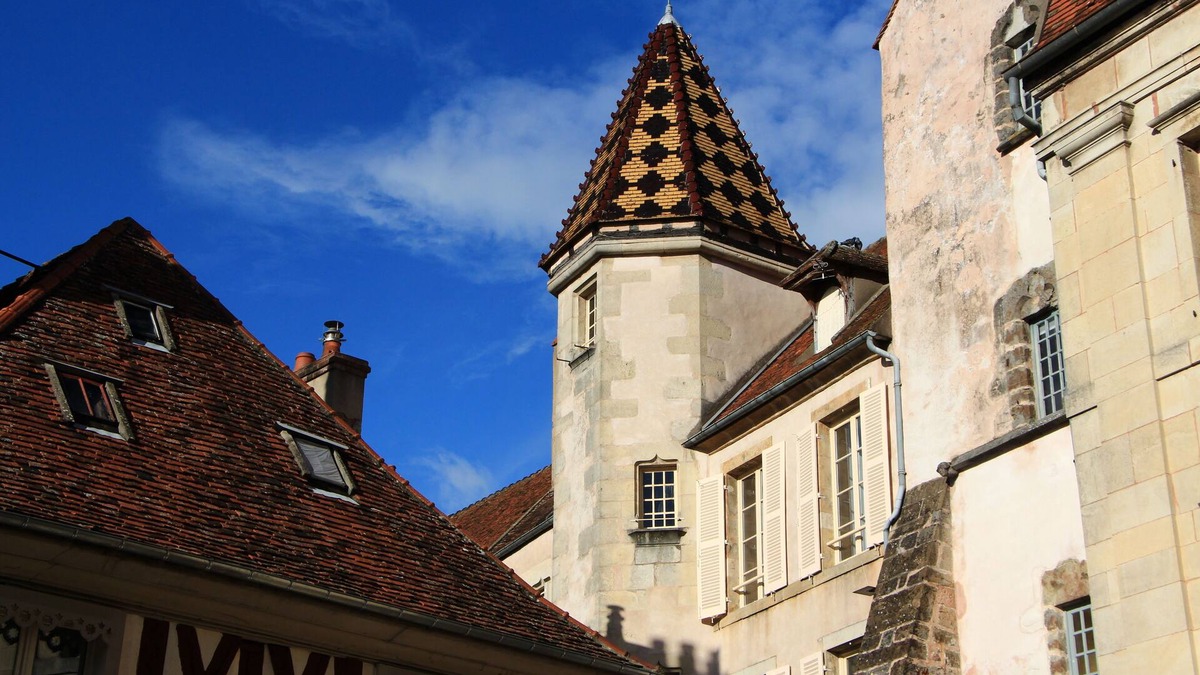 Semur-en-Auxois Apartment | Furnished accomodation Logis des Gouverneurs in the heart of medieval city