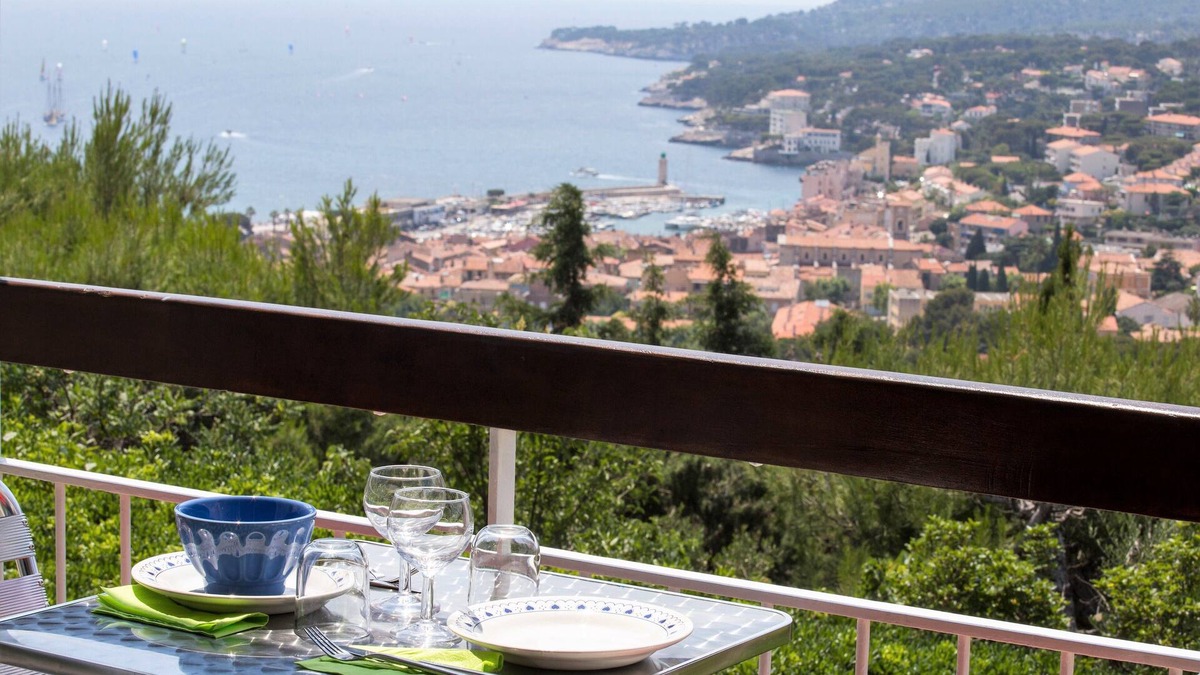 Cassis Apartment | Furnished accommodation rated 3*. Private terrace. Sea view - Parking Beach access