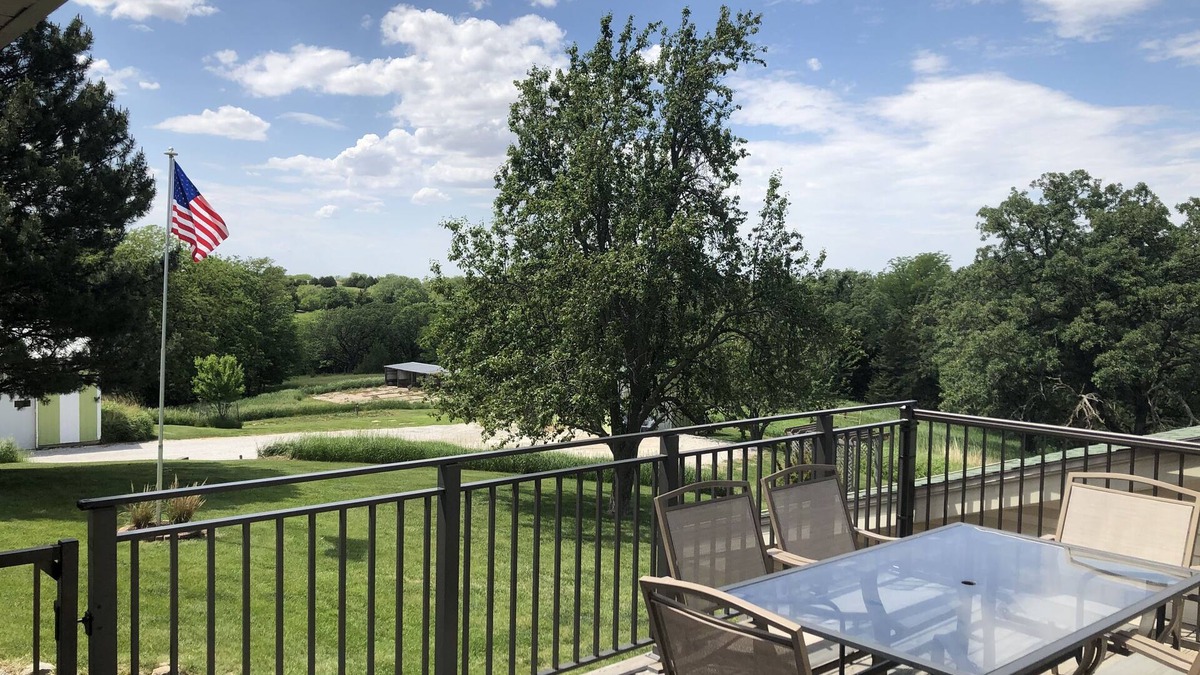 Ashland House | Furnished Acreage by Mahoney - Sleeps 17! Fire Pit - Shuffleboard - Clean!
