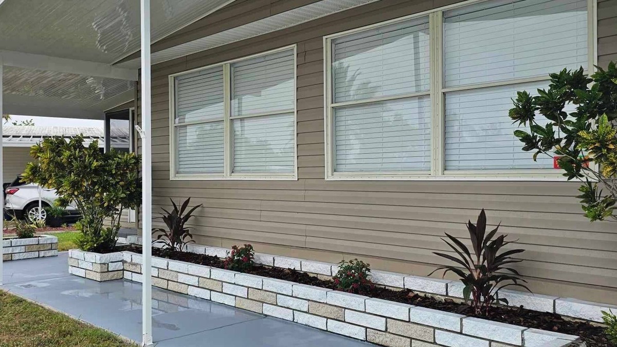 Palmetto House | Furnished and Updated 2 bed 2 baths in Colony Cove, Ellenton, FL