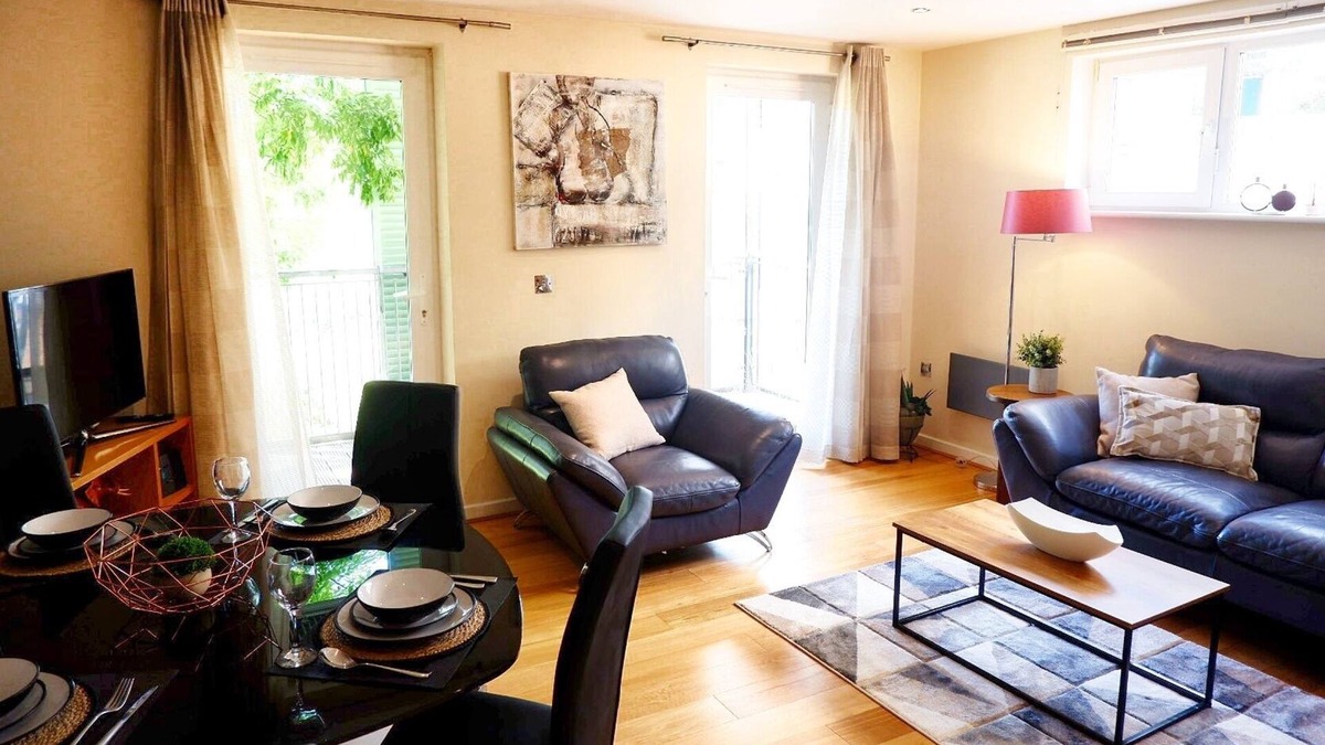 Cambridge Apartment | Furnished apartment near Cambridge station with FREE Parkingn133 Warren Close