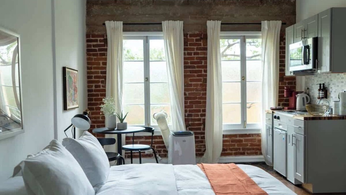 Hollywood Apartment | Furnished Bachelor in Hollywood