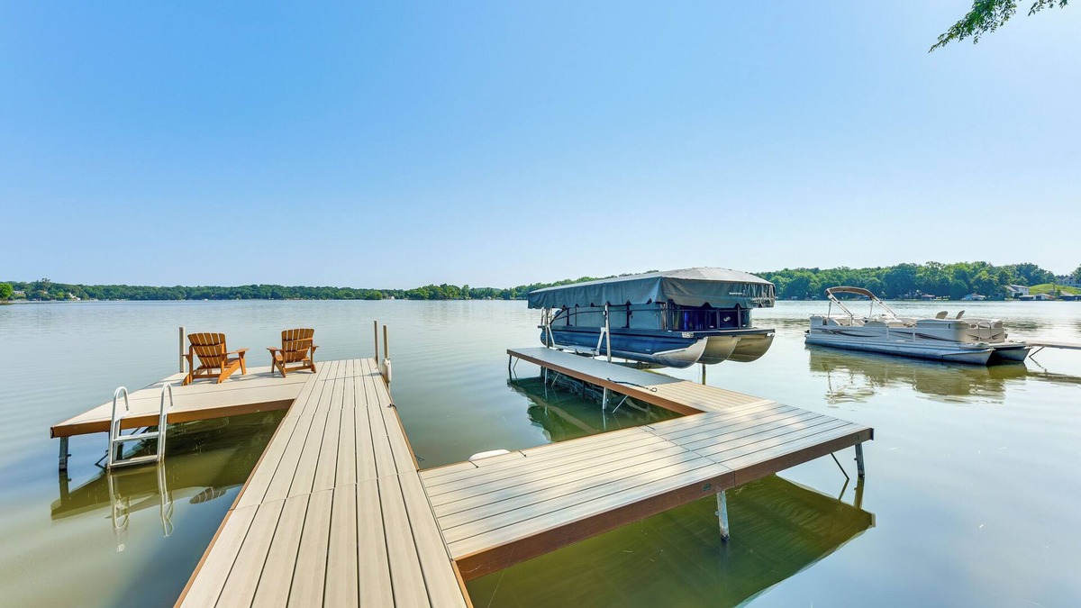 Mukwonago House | Furnished Deck w/Views: Mukwonago Lake House!