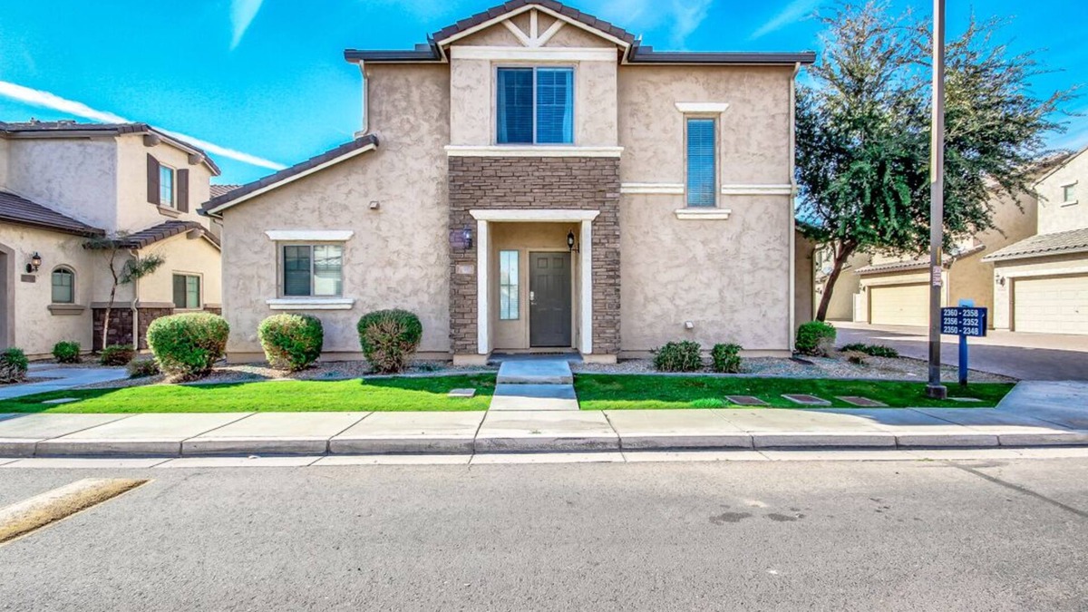 Bailey Commons House | “Furnished Family & Corporate Stay with Pool & Comfort”