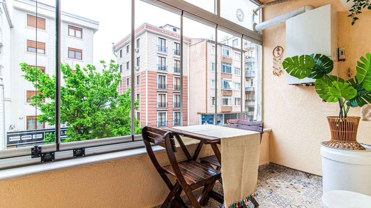 Kartal Apartment | Furnished Flat w Balcony Near Metro in Kartal