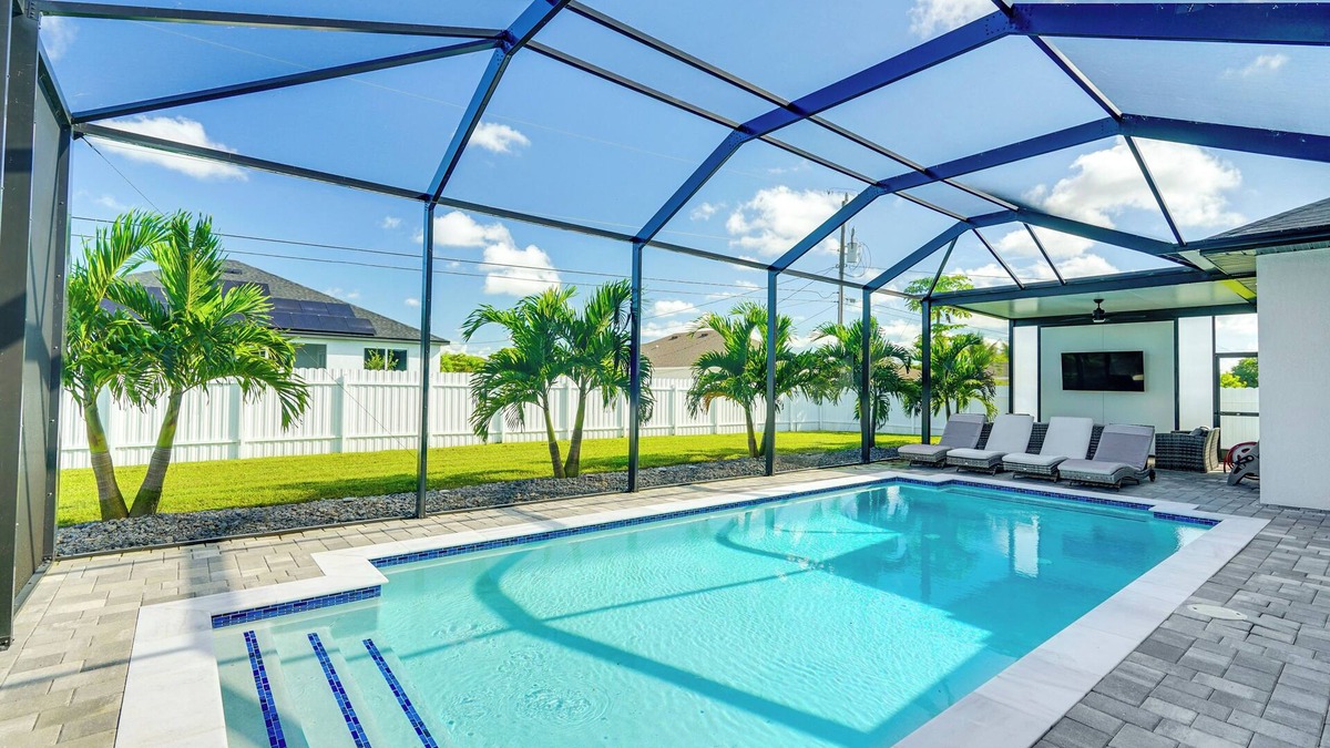 Diplomat House | Furnished Lanai & Private Pool: Cape Coral Home