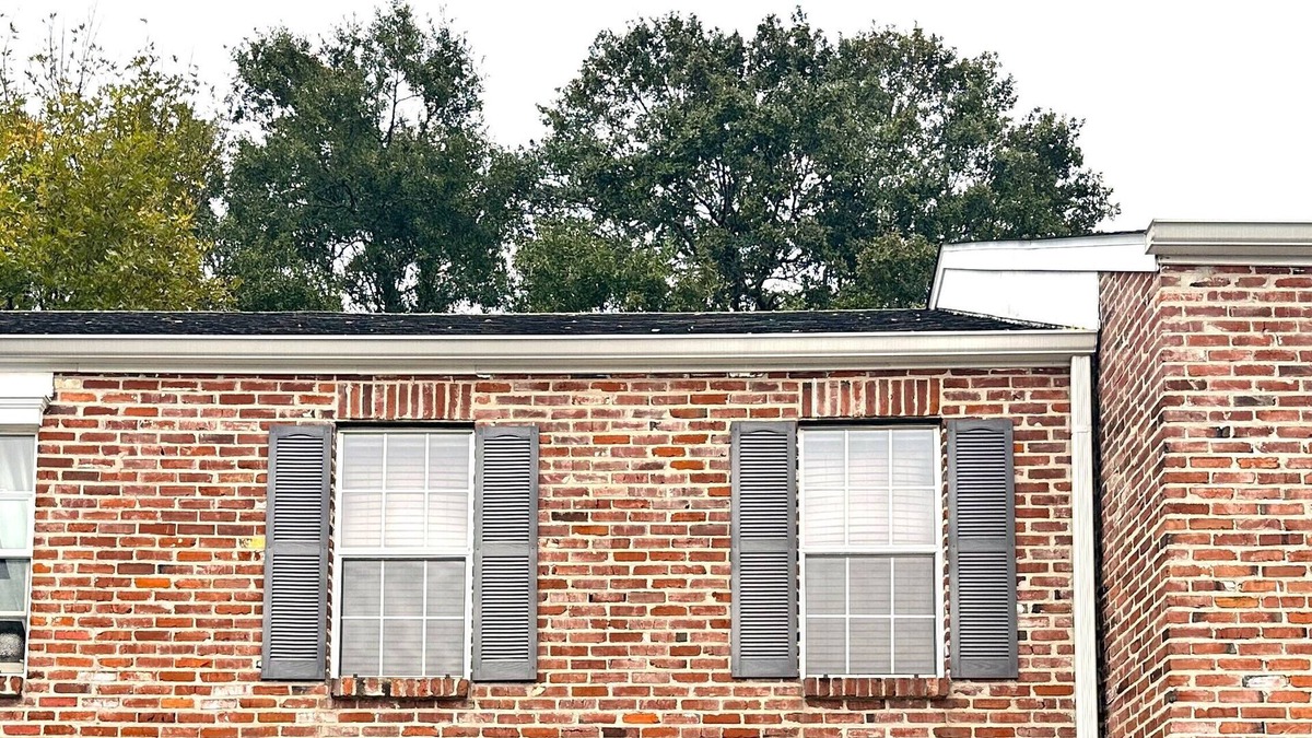 Lafayette Condo | FURNISHED Midtown condo in quiet complex in residential area.