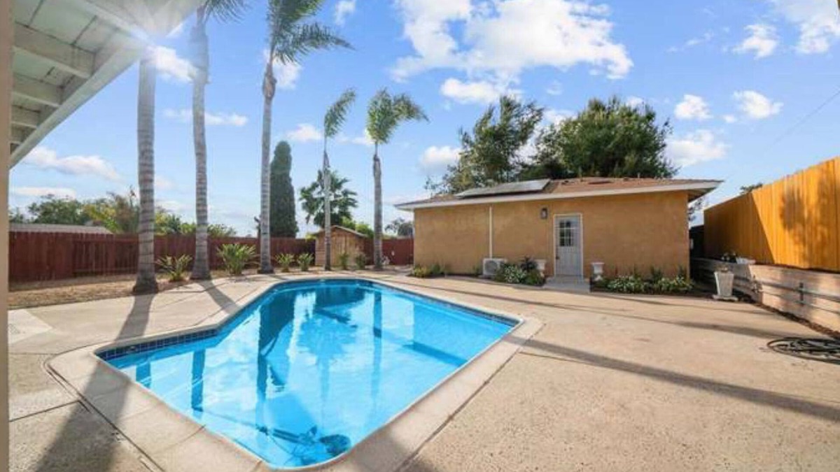 Chula Vista House | Furnished pet friendly 1 bed 1 bath house with a pool, wifi, AC, washer & dryer