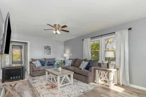 Middletown House | Furnished Ranch Home with FREE washer and dryer