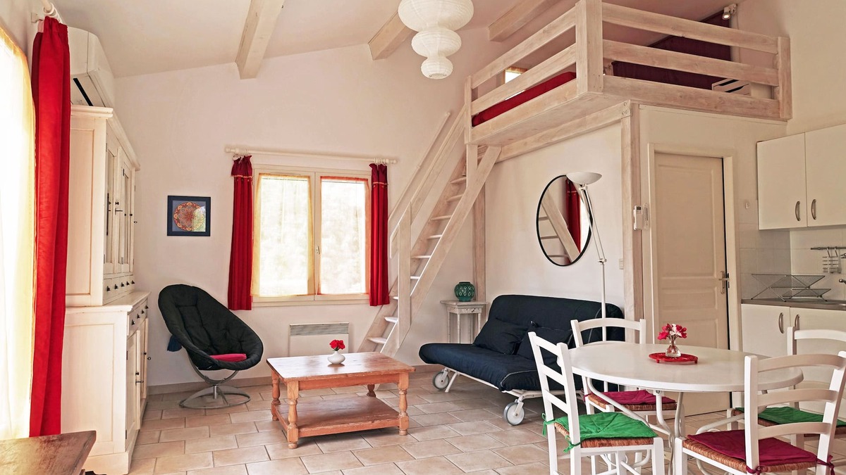 Uzes Apartment | Furnished with taste, spacious, luminous, mezzanine, terrace, garden, car park