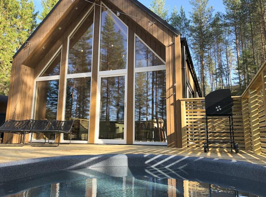 Torsby House | Furukrona - Private Glass Dome, Sauna and Hot Tub!