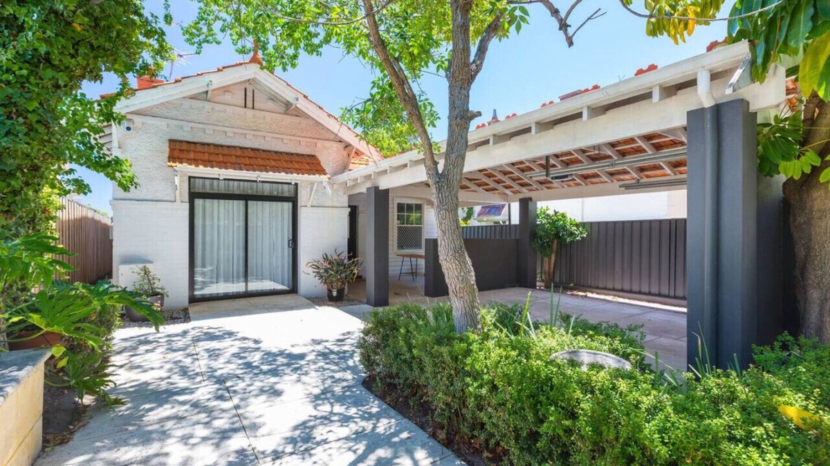 Subiaco House | Fusion of 20th century charm & modern convenience!