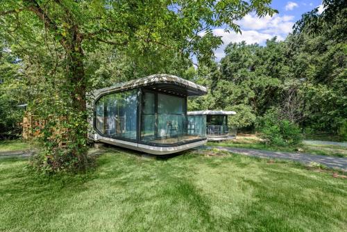 St. Stephen Other | Futuristic Pod Glamping Retreat with Pond Views in South Carolina
