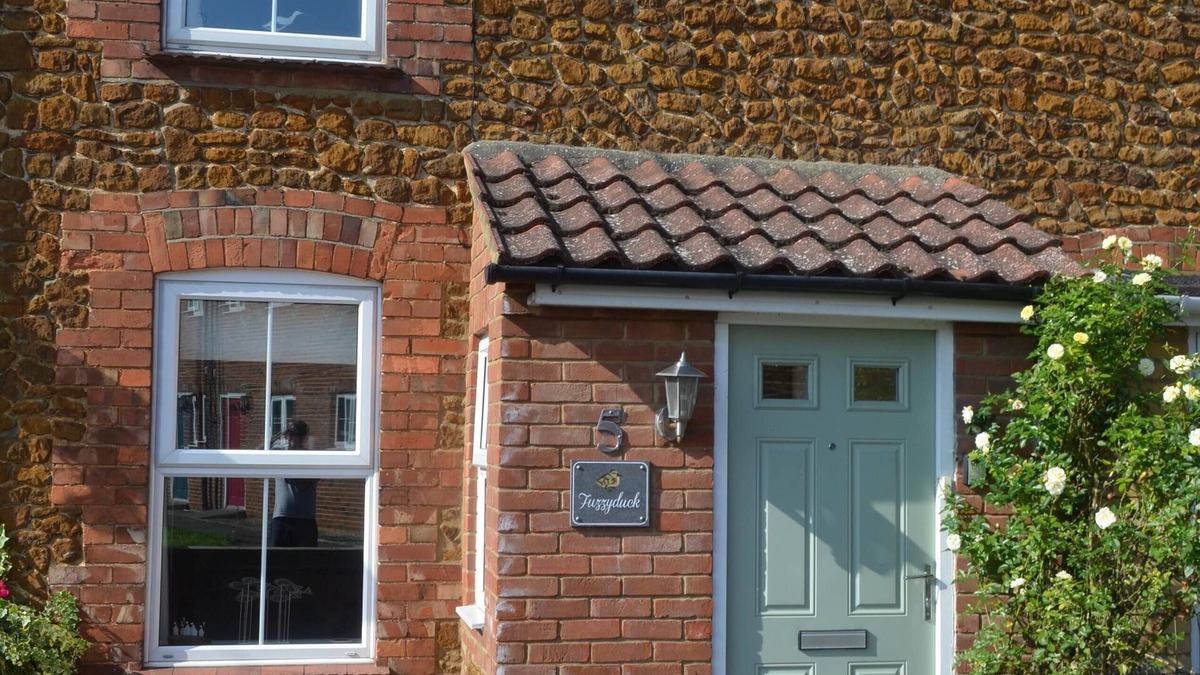 Heacham Cottage | Fuzzy Duck Cottage. Over 100 5 star reviews on Trip Advisor. Sleeps 4