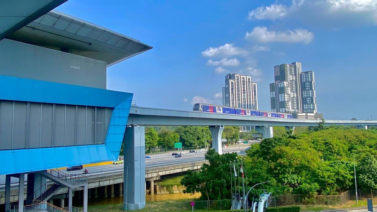 Kampung Bukit Dukong Condo | FZ Homestay @ Parkland Cheras : linked with MRT to Bukit Bintang & KL City.