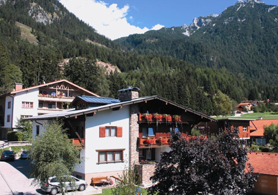 Maurach Apartment | Gästehaus Alpina