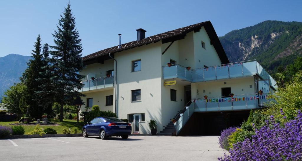 Unterbergen House | Gästehaus Tschertou