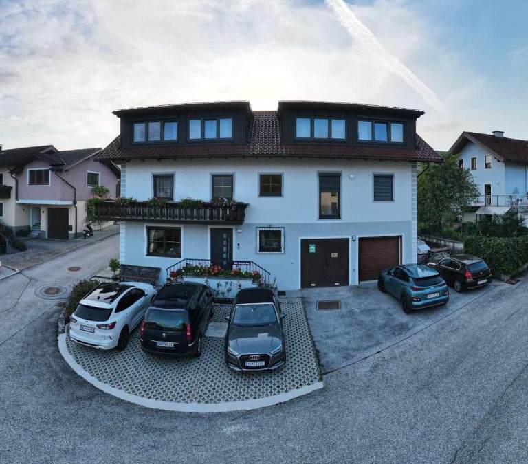 Mattsee House | Gästehaus & Vinothek Strasser