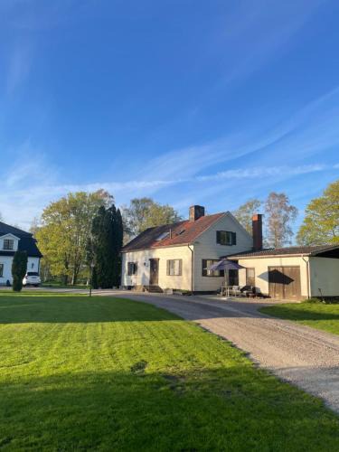 Vikingstad House | Gårdsflygel med egen trädgård