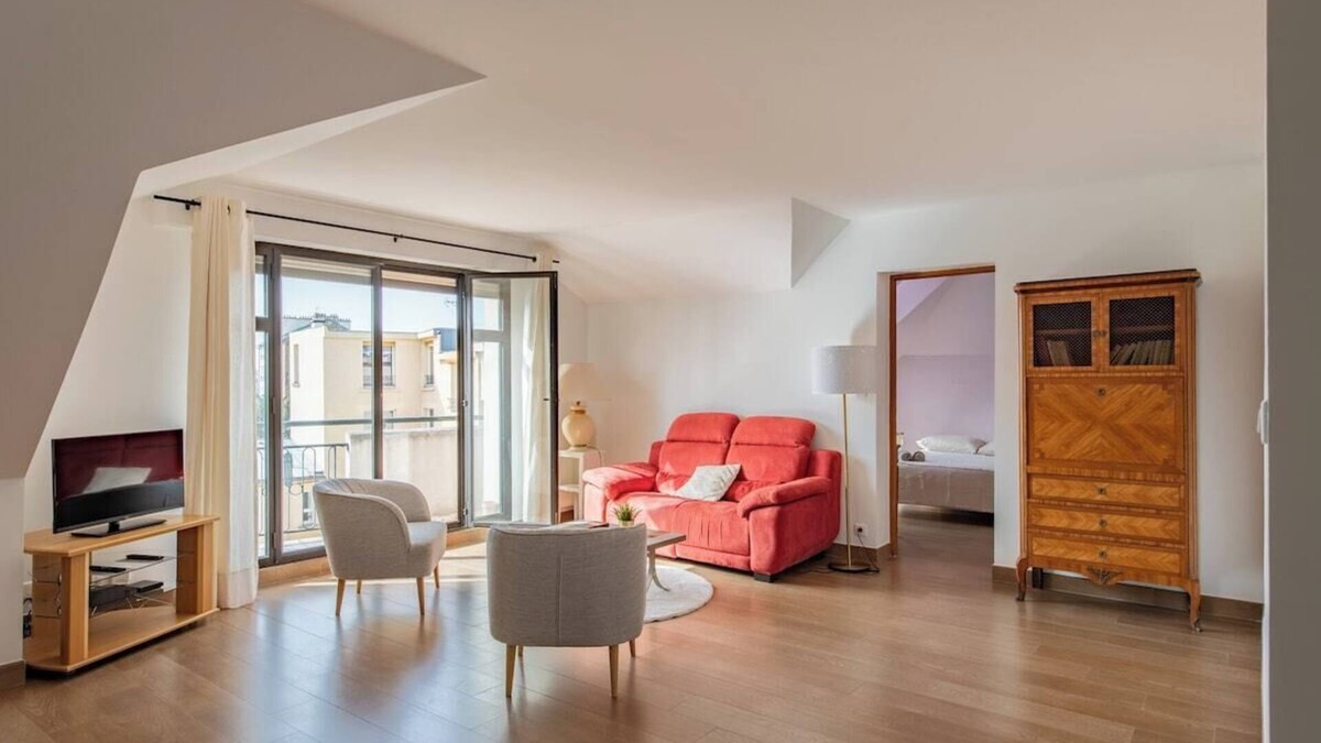 Notre-Dame Apartment | Géranimus Versailles: Notre-Dame