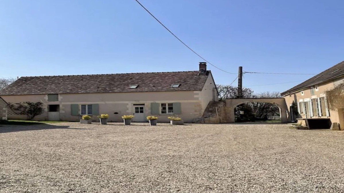 Druyes-les-Belles-Fontaines House | Gîte au coeur d'un domaine