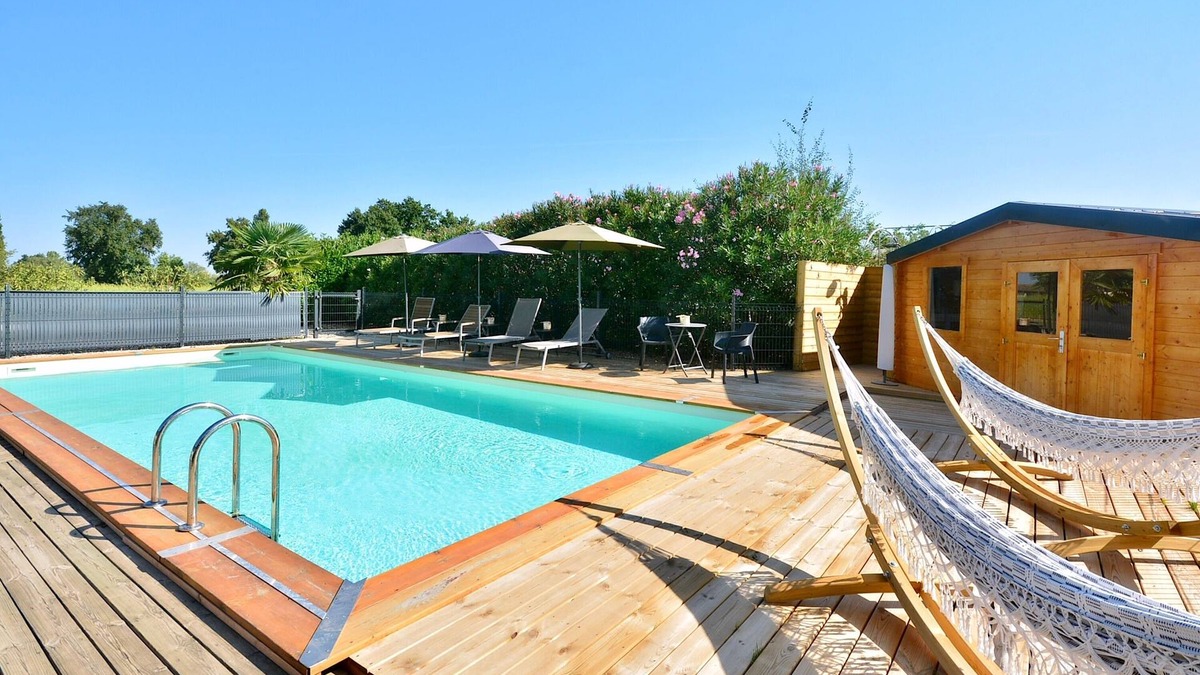 Saint-Didier-sur-Chalaronne Apartment | Gîte le Mizériat - Appartement avec piscine privée