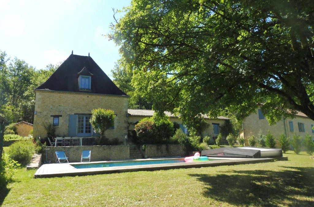 Sainte-Alvere-Saint-Laurent-les-Batons House | Gîte à la ferme avec piscine